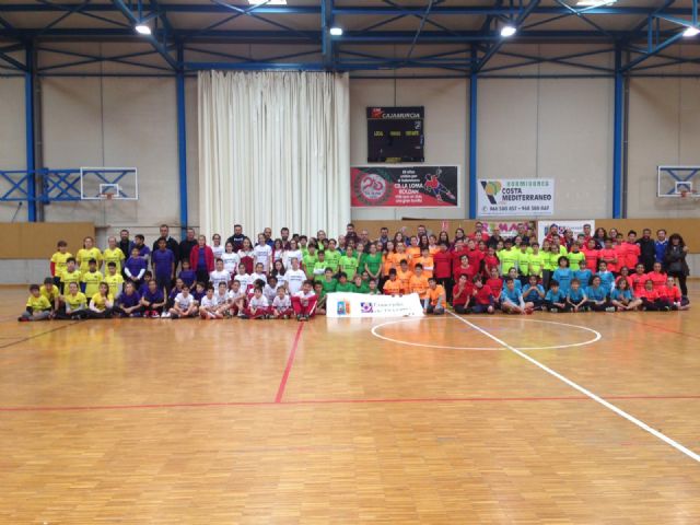 Los Centros Educativos del municipio participan en 'Jugando al Atletismo', alevín en Roldán