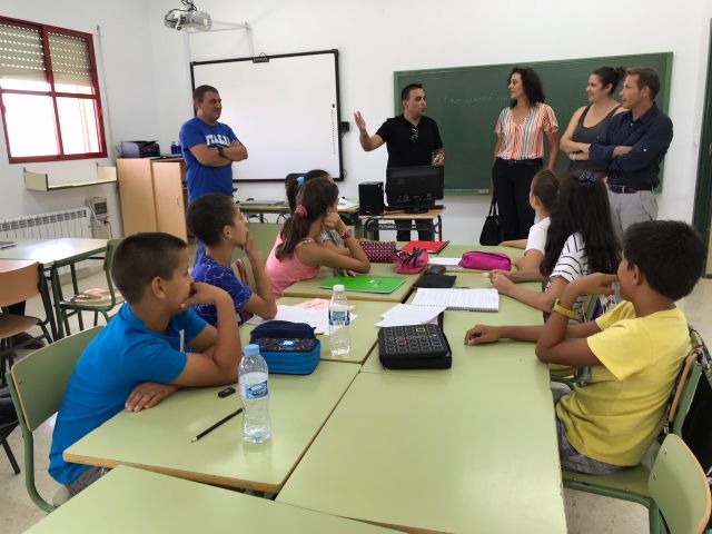 Alumnos y alumnas de Educación Infantil y Primaria de Torre Pacheco empiezan el curso escolar