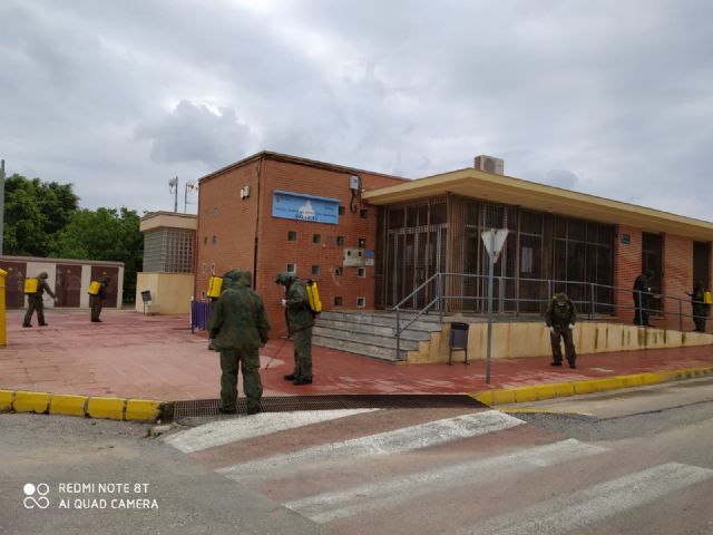 Las Fuerzas Armadas desinfectan espacios públicos de Torre Pacheco