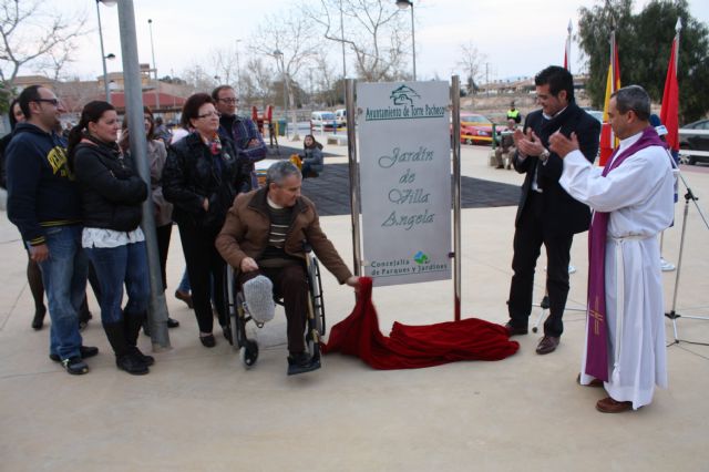 Denominado en Roldán el jardín de “Villa Ángela” en agradecimiento por la cesión de terrenos para la construcción de este jardín