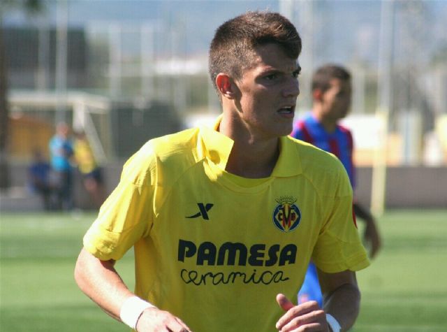 El futbolista pachequero Adrián Marín, convocado de nuevo por la selección española.