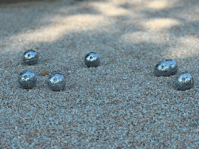 Los mayores de Roldán estrenan la nueva pista de petanca