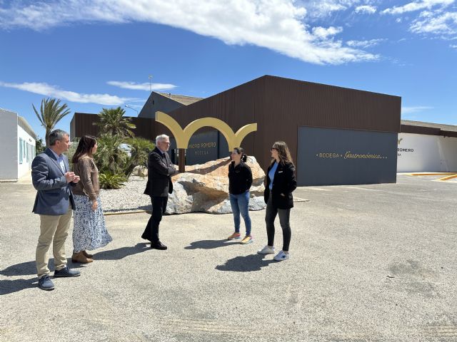 El alcalde visita Bodegas Madrid Romero