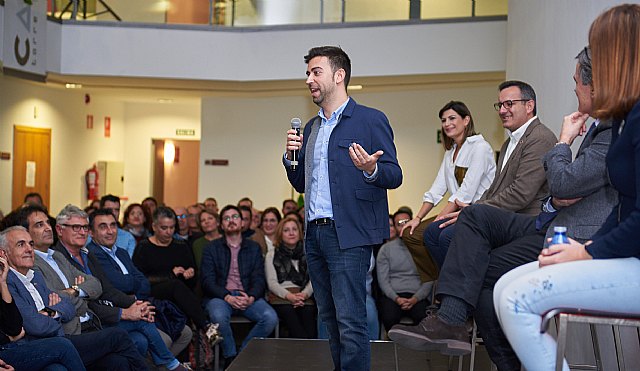 Diego Conesa y Pedro Saura arropan a Carlos López en su presentación como candidato a la Alcaldía