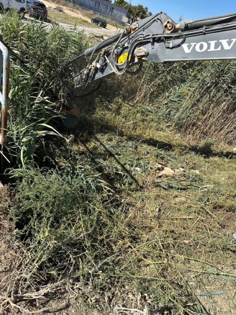 El Ayuntamiento intensifica la limpieza de cauces y canales de drenaje