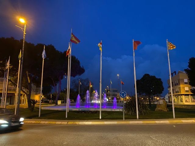 Torre Pacheco se ilumina de morado para conmemorar el Día Internacional de las Mujeres