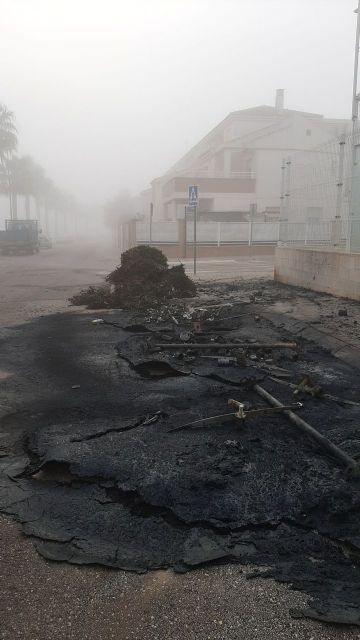 Seis meses de cárcel por incendiar contenedores en Torre Pacheco