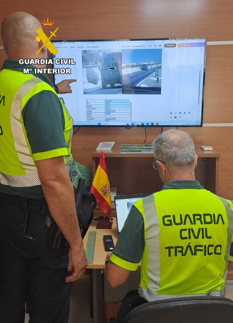 La Guardia Civil sorprende a dos conductores a más de 200 km/hora