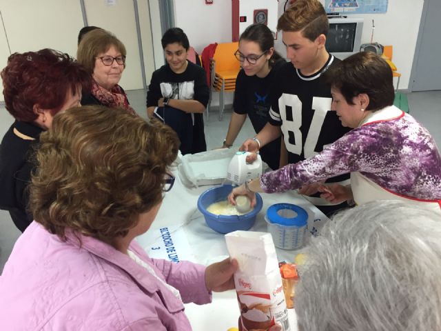 Jóvenes y Mayores comparten una tarde gastronómica