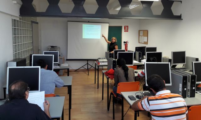 El Servicio de Integración Laboral de FAMDIF imparte un taller de búsqueda activa de empleo en Torre Pacheco