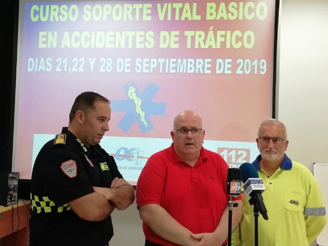 Protección Civil imparte un curso de soporte vital básico en accidentes de tráfico