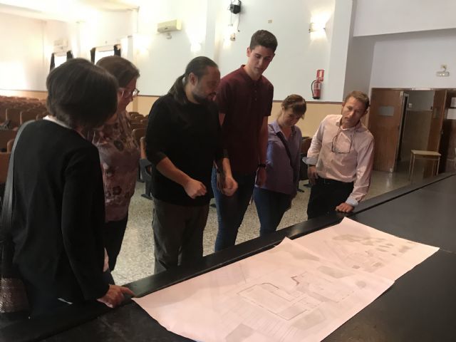 L+A arquitectos & The Pink Panther Collective, equipo ganador del Concurso de Ideas para la Rehabilitación Integral del Centro Cívico de Roldán, visitan el edificio para adecuar el proyecto a las instalaciones