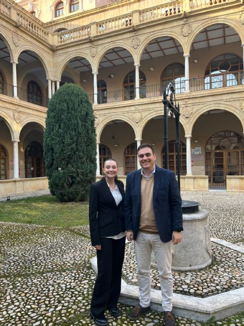 La estudiante torreña de Derecho Carmen Puente elegida al frente del Club de Debate de la Universidad de Murcia