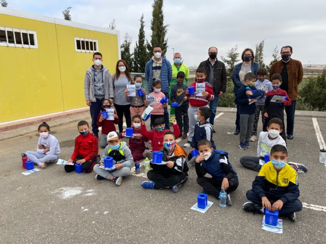 El alumnado del Colegio Hernández Ardieta de Roldán aprende a reciclar en el Ecoparque de Roldán