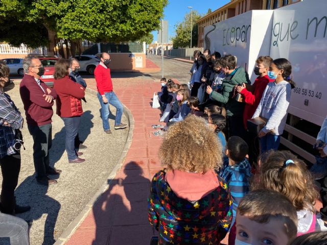 El ecoparque móvil visita el colegio de Dolores de Pacheco