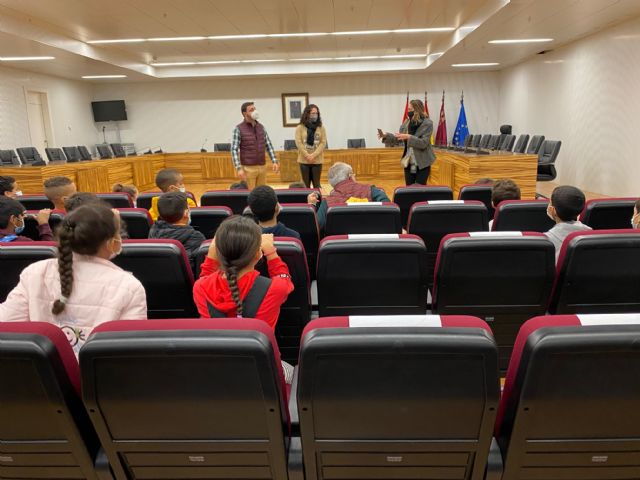 Alumnos de 3º de Primaria del colegio San Antonio visitan el Ayuntamiento de Torre Pacheco