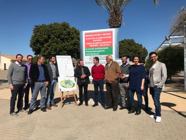 Obras de mejora y rehabilitación de la Plaza de la Constitución y jardín Ricardo Sanmartín, y pavimentación de viales en Balsicas