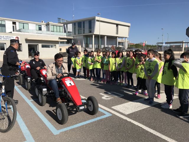 Niños de Primaria aprenden normas y hábitos de tráfico en el Parque Infantil de Tráfico de Torre-Pacheco