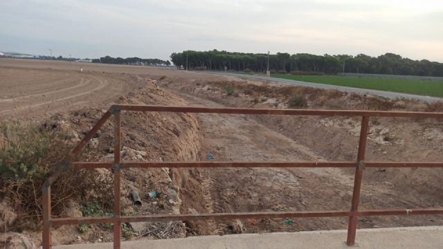 El Ayuntamiento acomete la limpieza de cauces y canales de drenaje para evitar daños por lluvias torrenciales