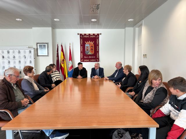 El alcalde de Torre Pacheco, recibe al jugador internacional de Torre Pacheco, Adrián Marín