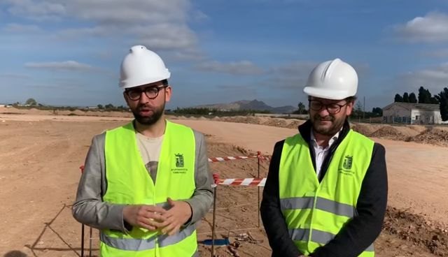 El Ayuntamiento de Torre Pacheco aclara que el post sobre Nuevos hallazgos Neandertales en la Pista de Atletismo fue una inocetada