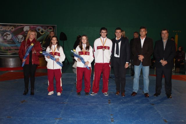 Reconocimiento a los taekwondistas que obtuvieron medallas en el Campeonato de España Absoluto