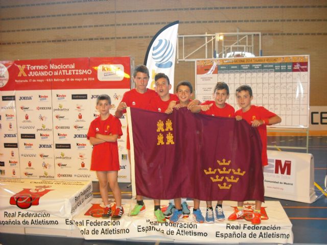 El equipo masculino del CEIP Hernández Ardieta obtiene la medalla de bronce en la Final del Campeonato de España de Jugando al Atletismo