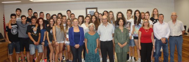 La Alcaldesa de Torre-Pacheco recibe a los alumnos españoles e italianos que participan en un intercambio lingüístico y cultural