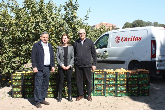 Agricultura dona 500 kilos de limón y pomelo a Cáritas en Torre Pacheco