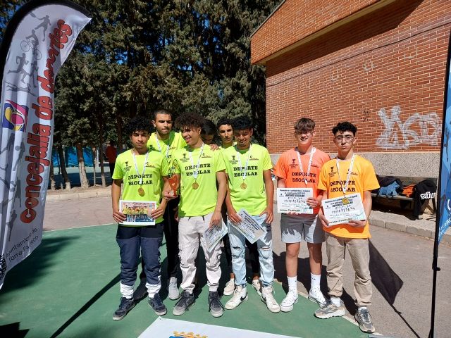 Los jugadores del IES Gerardo Molina de Torre Pacheco quedan campeones de la Región de Murcia de fútbol sala juvenil masculino