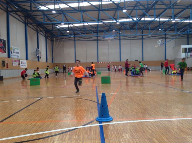 11 centros educativos y más de 150 escolares participaron en 'Jugando al Atletismo' benjamín, en Roldán