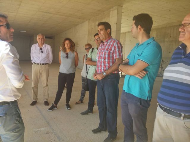 Los diputados del Grupo Socialista visitan el inacabado Museo Regional de Paleontología en Torre Pacheco