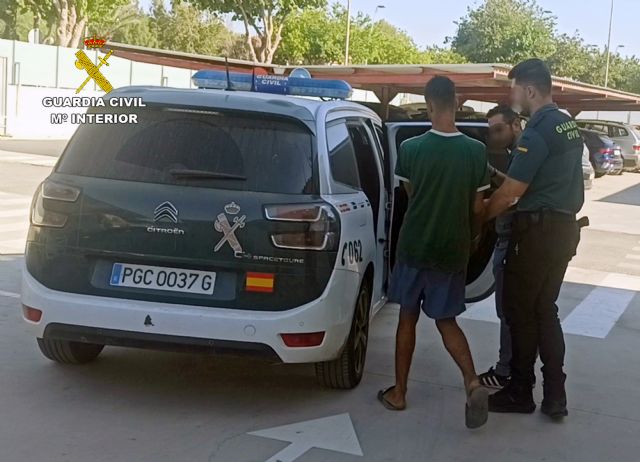 La Guardia Civil detiene en Torre Pacheco a un prófugo de la justicia por varios robos en vehículo