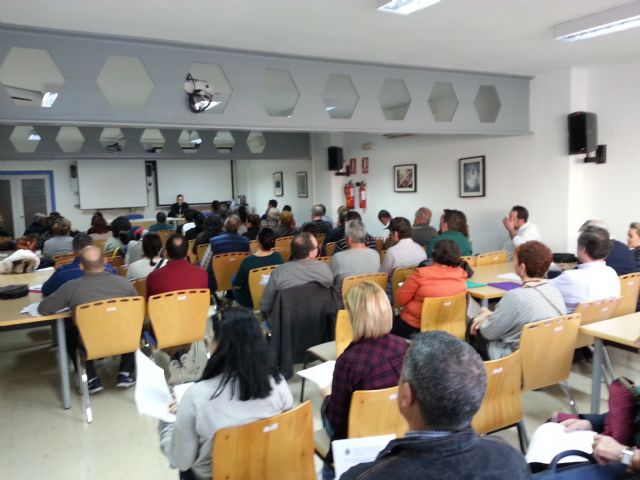 Casi un centenar de asistentes en la charla informativa 'Cláusulas suelo y gastos hipotecarios' en Torre-Pacheco