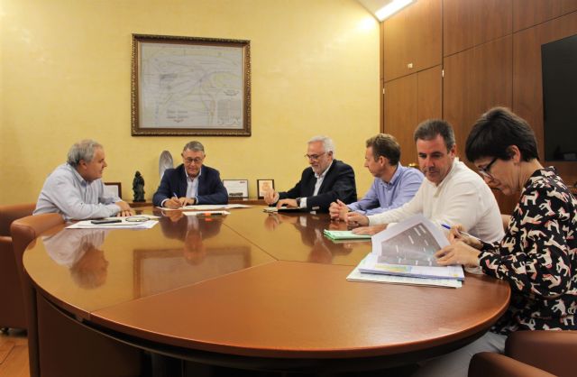 Urrea mantiene una reunión con representantes del ayuntamiento de Torre Pacheco