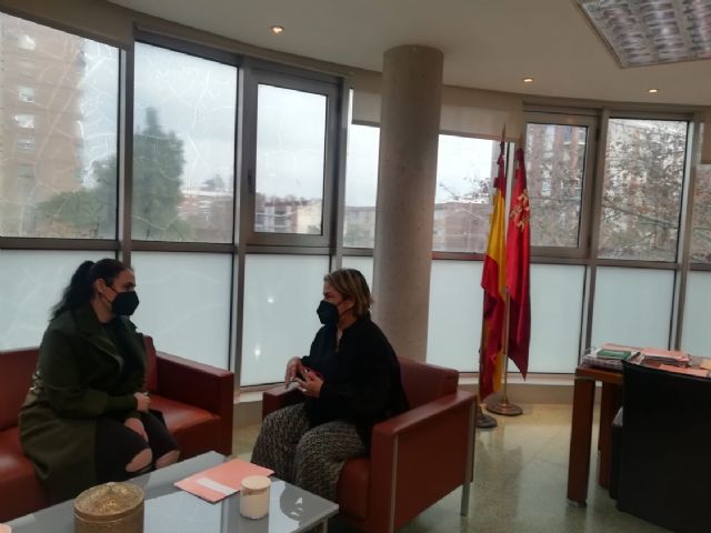 Concejala de Servicios Sociales e Inmigración, María José López mantiene una reunión con la Directora General de Servicios Sociales