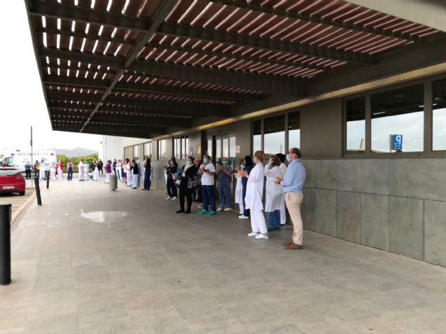 Los Alcaldes del Área Sanitaria VIII Mar Menor se suman al aplauso a los sanitarios del Hospital Los Arcos