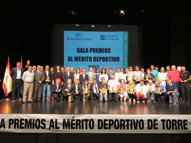 Deportistas de Torre Pacheco reciben un reconocimiento en la II Gala del Deporte 'Premios al Mérito Deportivo Torre Pacheco 2017'