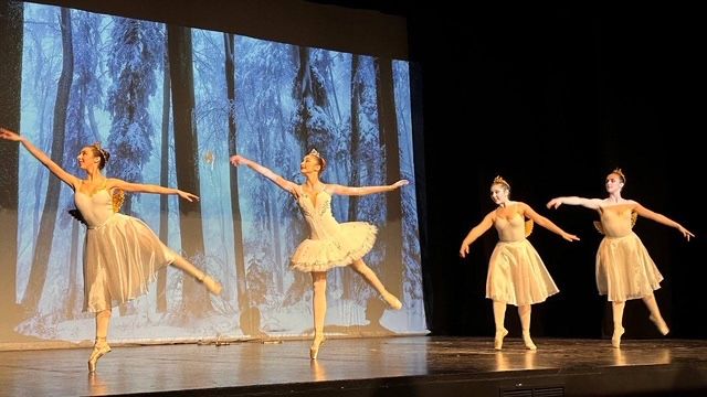 La magia de la Navidad se sube al escenario del CAES con la Escuela de Danza de Torre Pacheco