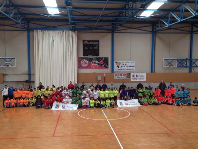 11 centros educativos y más de 150 escolares participaron en 'Jugando al Atletismo', benjamín en Roldán