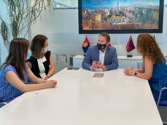 El Alcalde de Torre Pacheco recibe a la nueva Directora Regional del Banco Sabadell