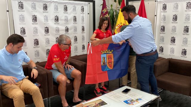 El alcalde de Torre Pacheco recibe a la deportistapachequera Tania Salamanca