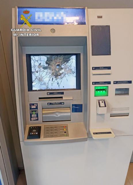 La Guardia Civil detiene al presunto autor de los daños ocasionados en dos cajeros de una sucursal bancaria