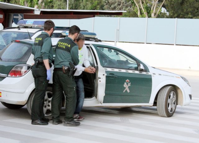 La Guardia Civil detiene a un experimentado delincuente por asaltar en dos ocasiones en quince días un comercio