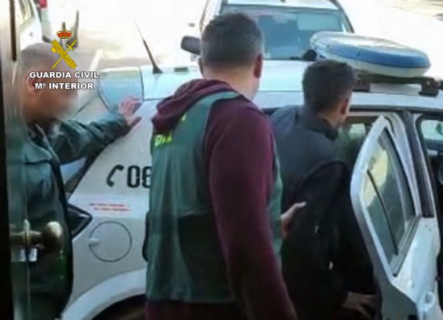 La Guardia Civil detiene a un joven que fue sorprendido in fraganti mientras robaba en un domicilio de Torre Pacheco