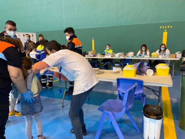 Niños de entre 8 y 11 años se vacunan en Torre Pacheco