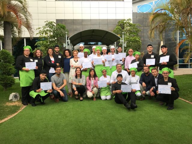 Más de 20 jóvenes de Torre Pacheco consiguen un certificado de profesionalidad en operaciones básicas de cocina y de pastelería