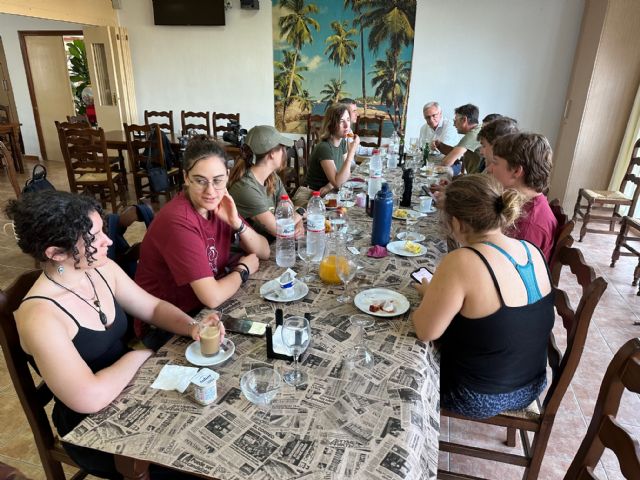 Desayuno con los participantes en la Campaña de Excavaciones de la Sima de las Palomas