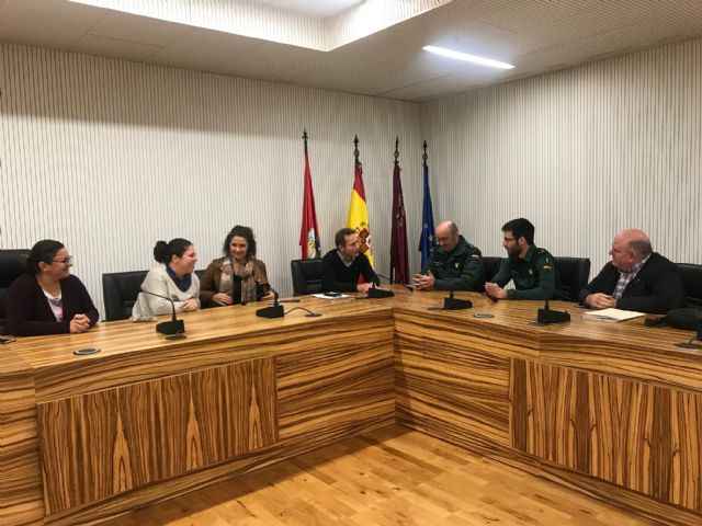 El Alcalde recibe al nuevo Teniente Comandante de Puesto Principal de la Guardia Civil, Rubén Peiró
