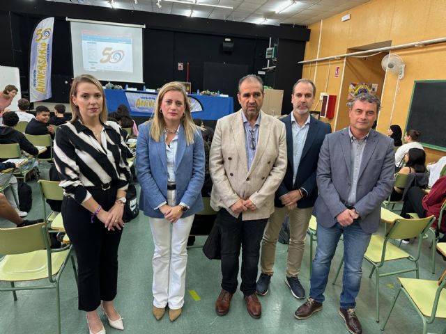 Torre Pacheco celebra el Día de la Educación Financiera con más de 40 estudiantes de Economía del IES Luis Manzanares Torre Pacheco celebra el Día de la Educación Financiera con más de 40 estudiantes de Economía del IES Luis Manzanares